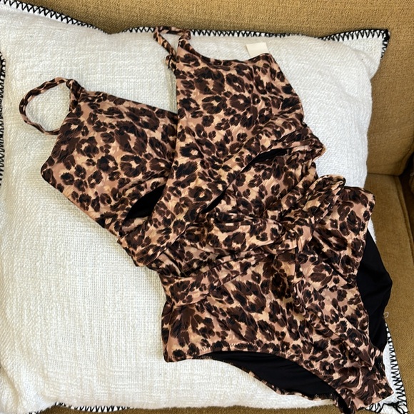 NWT Aerie Leopard Wrap Around One Piece Swimsuit - Picture 3 of 7